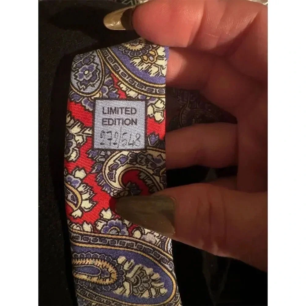 Daniel Cremieux Men's Silk Tie Red multi Paisley Classic Length limited edition